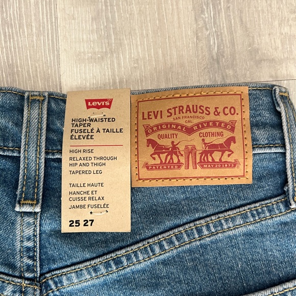 BRAND NEW (with tags) Levi’s High Waisted Taper Jeans - Picture 8 of 12